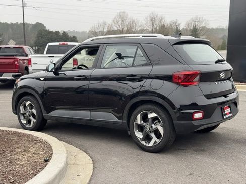 Used 2021 Hyundai Venue SEL image 7