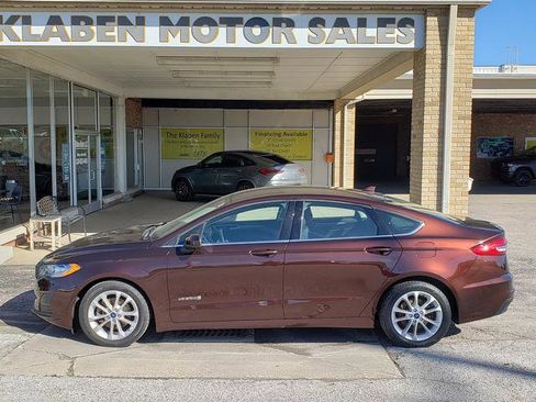 Used 2019 Ford Fusion SE image 2