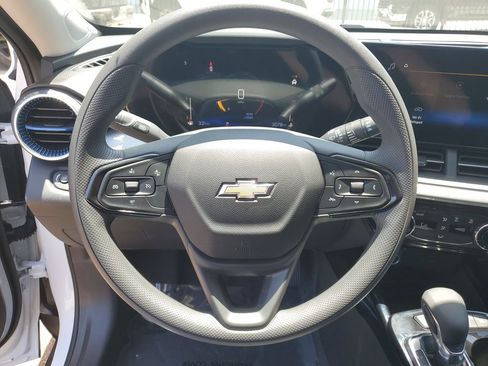 Used 2026 Chevrolet Trax LT FWD image 28