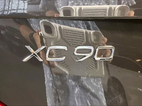 Used 2024 Volvo XC90 T8 Plus w/ Protection Package Premier AWD/4WD image 7