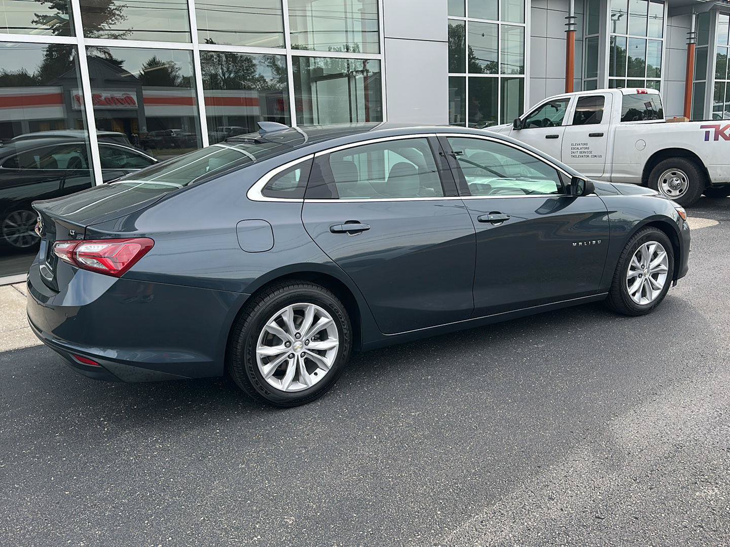 Used 2021 Chevrolet Malibu LT FWD image 3