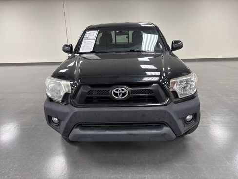 Used 2015 Toyota Tacoma Base image 2