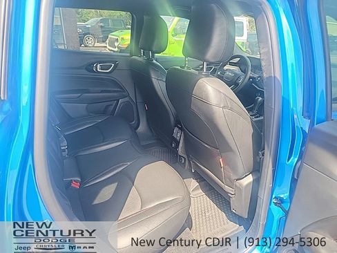 Used 2025 Jeep Compass Trailhawk AWD/4WD image 19