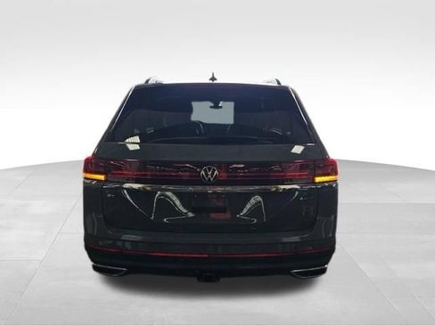 Used 2025 Volkswagen Atlas SE AWD/4WD image 5
