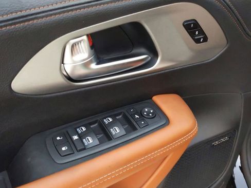 New 2026 Chrysler Pacifica Pinnacle image 13