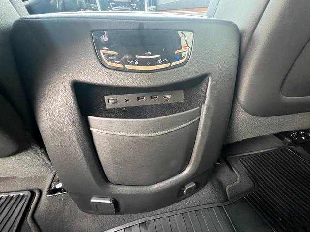 Used 2019 Cadillac Escalade Luxury AWD/4WD image 19