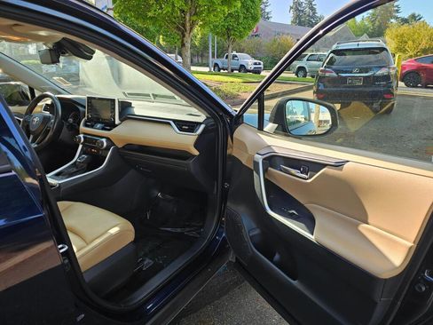 Used 2019 Toyota RAV4 XLE Premium w/ Advanced Technology Package AWD/4WD image 11