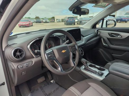 Used 2025 Chevrolet Blazer LT FWD image 11