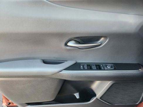 Certified 2025 Lexus UX 300h FWD image 18