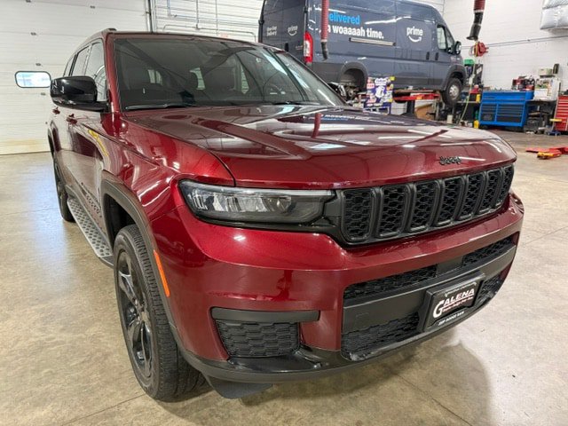 Used 2024 Jeep Grand Cherokee L Altitude AWD/4WD image 1