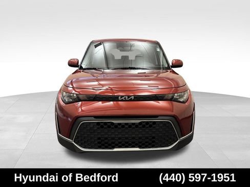 Used 2023 Kia Soul LX FWD image 2