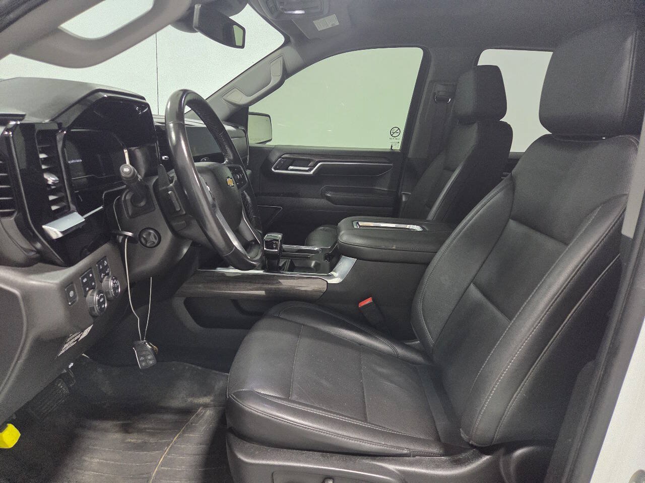 Used 2022 Chevrolet Silverado 1500 LTZ w/ Z71 Off-Road Package AWD/4WD image 12