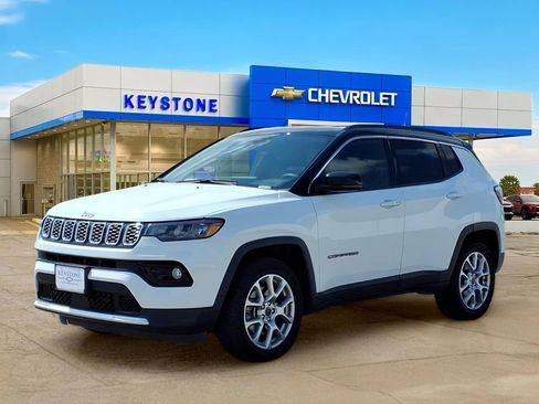 Used 2025 Jeep Compass Limited AWD/4WD image 3