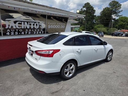 Used 2013 Ford Focus SE w/ SE Winter Pkg FWD image 2
