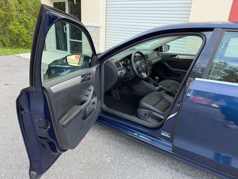 Used 2013 Volkswagen Jetta SE FWD image 11