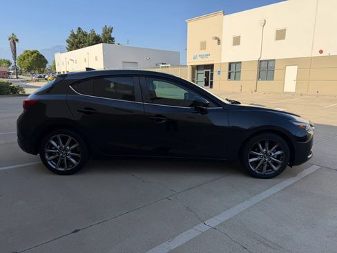 Used 2018 MAZDA MAZDA3 Grand Touring FWD image 5