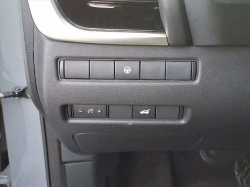 Used 2023 Nissan Rogue SL w/ SL Premium Package image 17