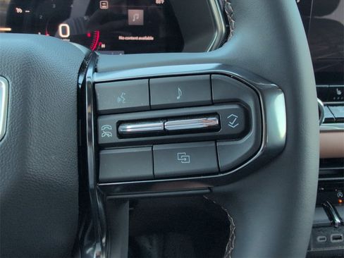 Used 2025 GMC Canyon AT4 image 20