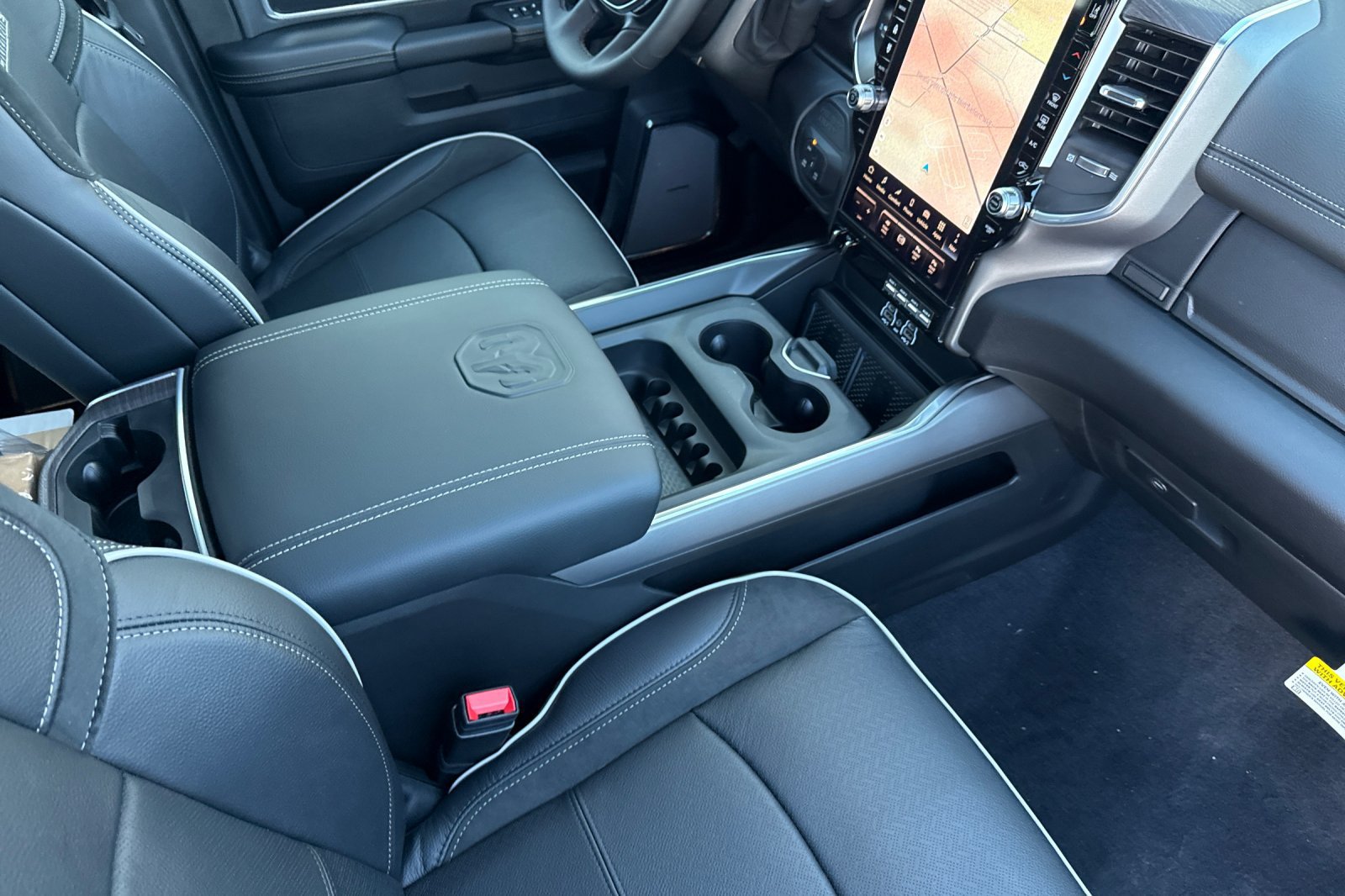 New 2026 RAM 3500 Laramie AWD/4WD image 17