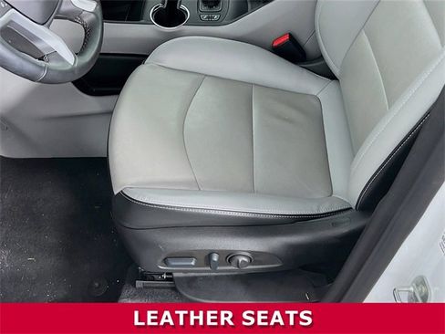 Used 2023 GMC Terrain SLT w/ Infotainment Package II image 4