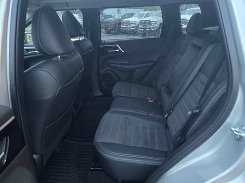 Used 2024 Mitsubishi Outlander SE AWD/4WD image 10