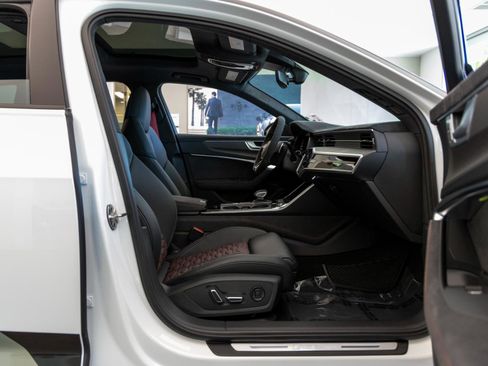 Used 2025 Audi RS 6 performance image 97