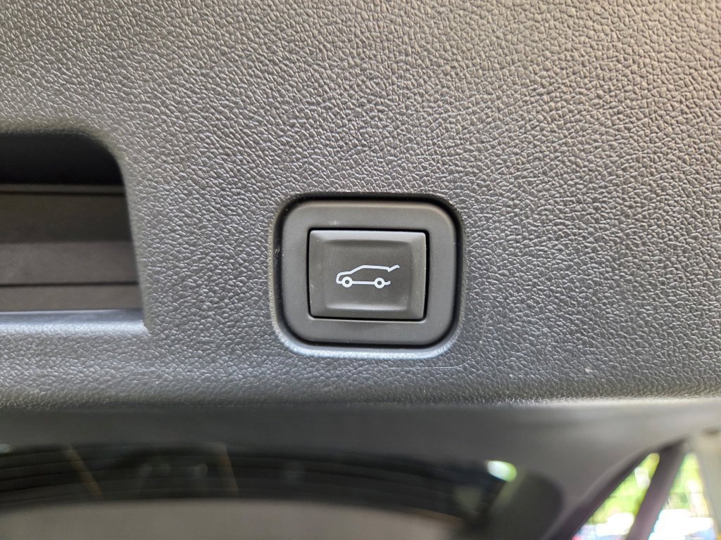 Used 2026 GMC Acadia Denali w/ LPO, Floor Liner Package AWD/4WD image 11