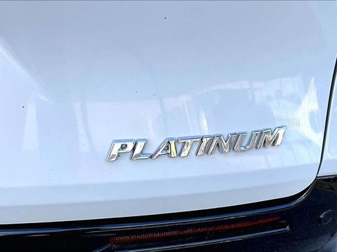 Used 2025 Toyota Sienna Platinum FWD image 10