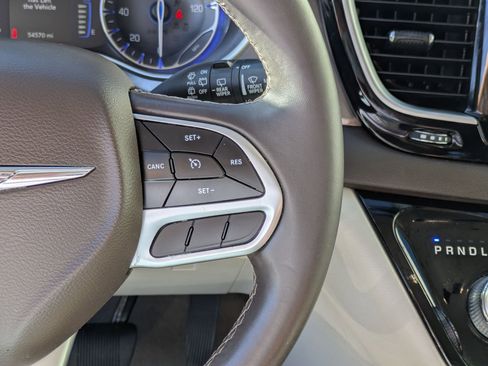 Used 2017 Chrysler Pacifica Touring-L w/ Tire & Wheel Group image 20