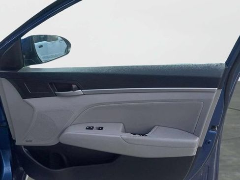 Used 2017 Hyundai Elantra Limited w/ Limited Tech Package 04 FWD image 10