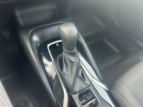 Used 2020 Toyota Corolla LE image 19