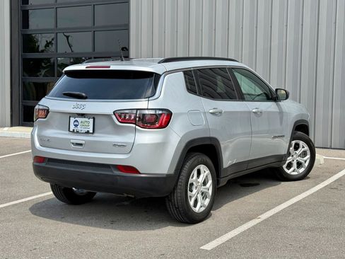 Used 2024 Jeep Compass Latitude AWD/4WD image 5