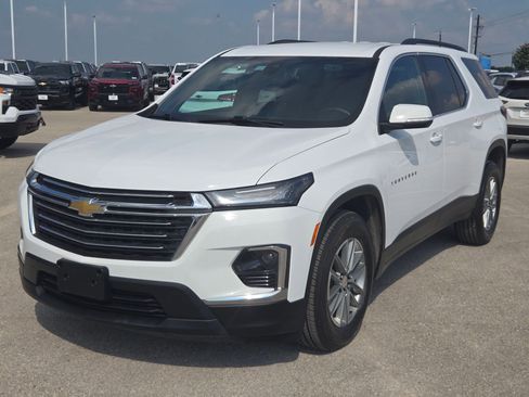 Used 2023 Chevrolet Traverse LT FWD image 7