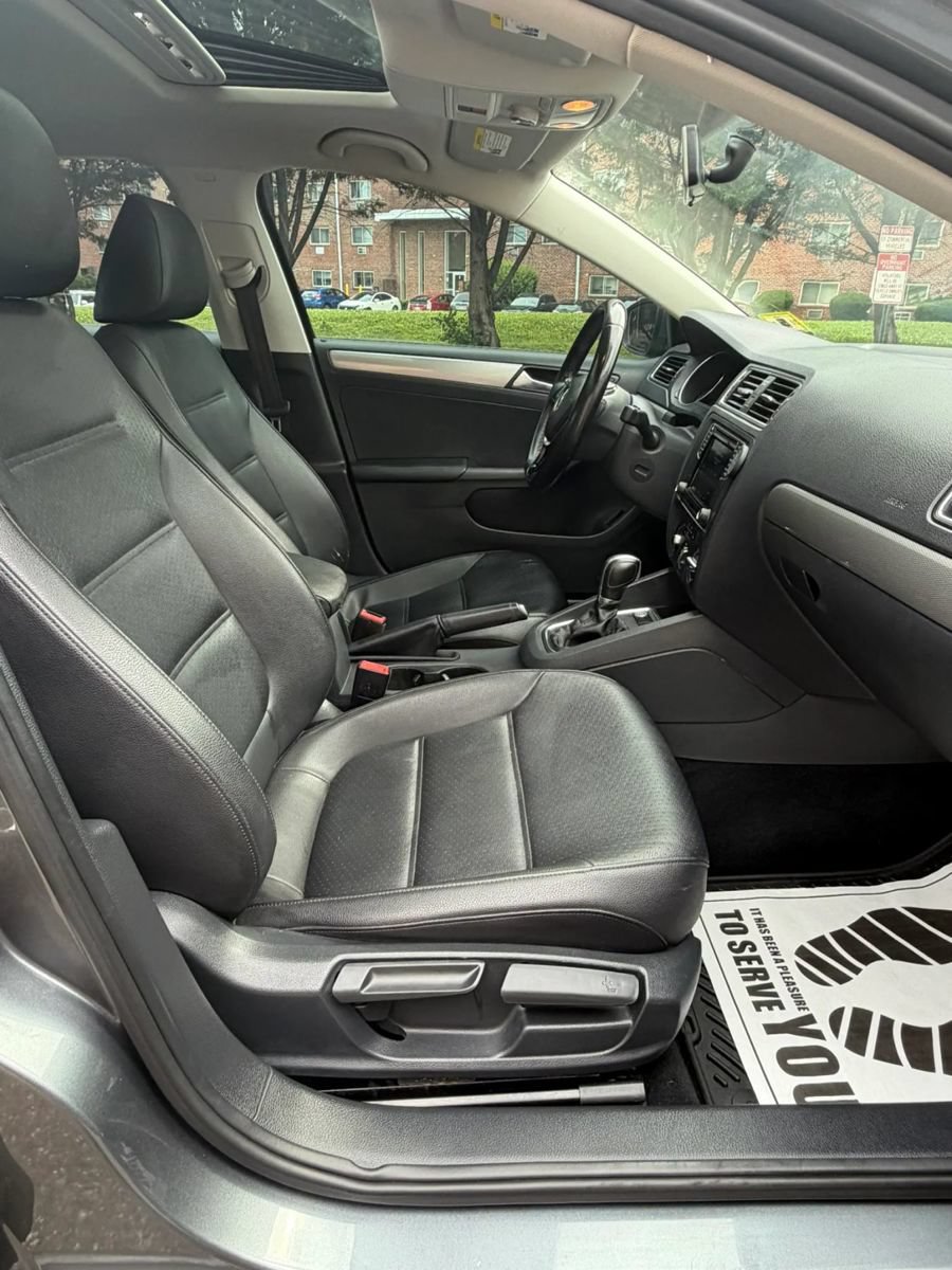 Used 2017 Volkswagen Jetta SE FWD image 11