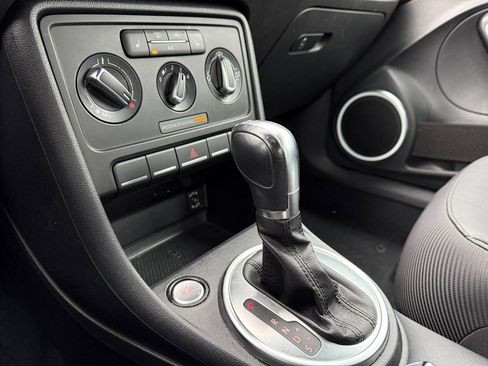 Used 2015 Volkswagen Beetle TDI image 21