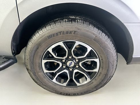 Used 2023 Ford Expedition Max XLT image 11