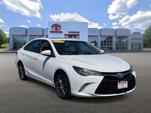 Used 2017 Toyota Camry XSE FWD image 2