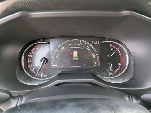 Used 2019 Toyota RAV4 Limited image 10