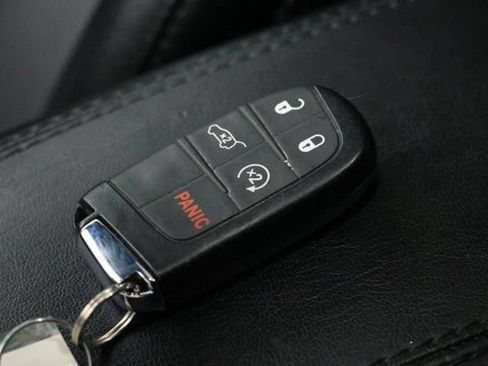 Used 2023 Jeep Compass Latitude w/ Sun and Sound Group AWD/4WD image 42