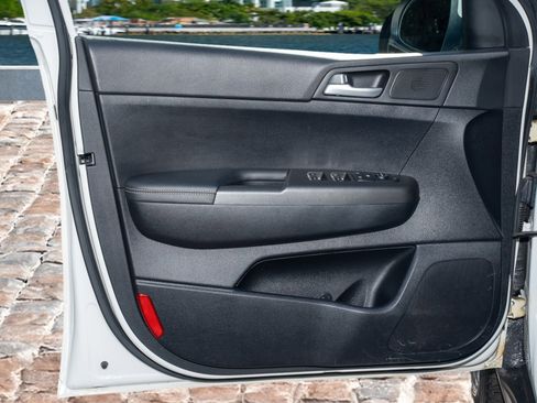 Used 2021 Kia Sportage LX image 10