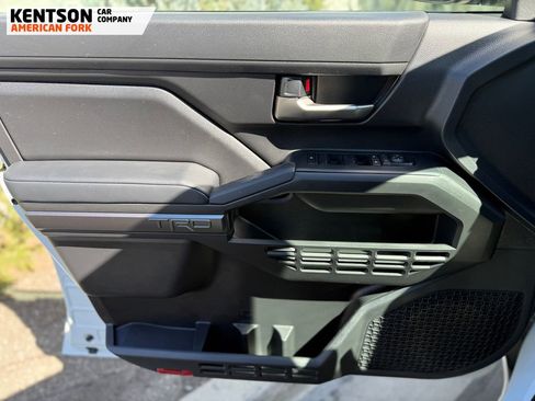 Used 2025 Toyota Tacoma TRD Off-Road image 23