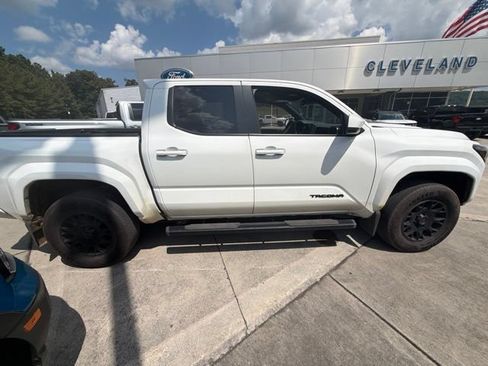 Used 2025 Toyota Tacoma TRD Sport AWD/4WD image 5
