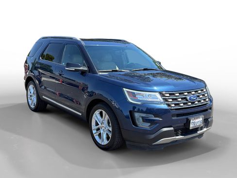Used 2016 Ford Explorer XLT w/ Equipment Group 202A FWD image 7