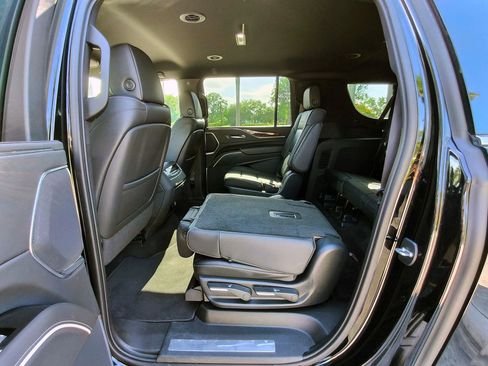 Used 2022 Cadillac Escalade ESV Luxury RWD image 33