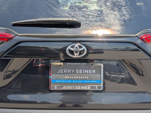 Used 2024 Toyota RAV4 XLE AWD/4WD image 13
