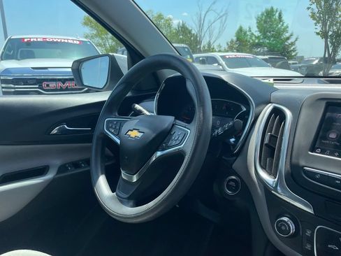 Used 2021 Chevrolet Equinox LT FWD image 28