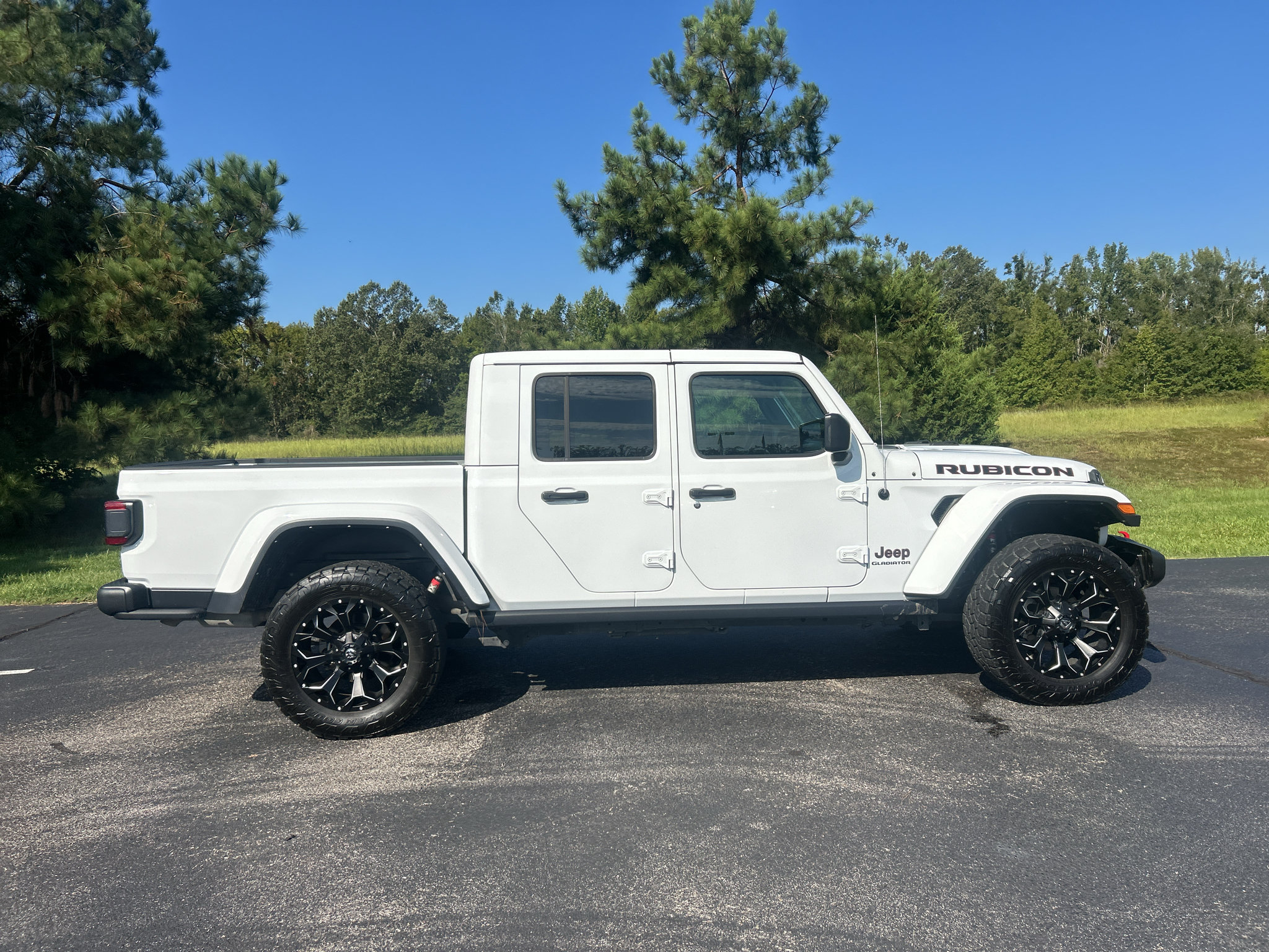 Used 2022 Jeep Gladiator Rubicon w/ LED Lighting Group AWD/4WD image 28