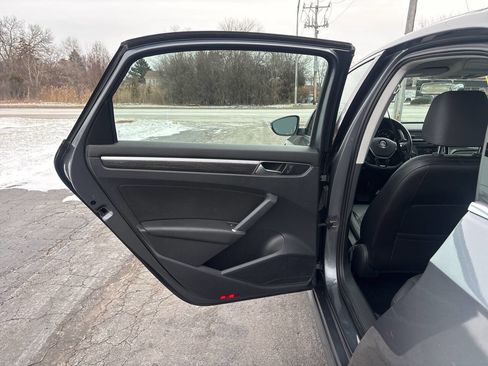 Used 2017 Volkswagen Passat 1.8T SE image 26