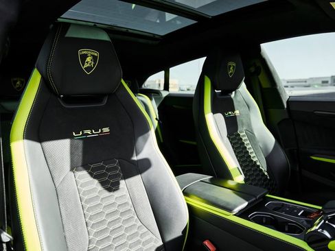 Used 2022 Lamborghini Urus AWD/4WD image 43