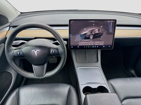 Used 2024 Tesla Model Y Long Range image 14